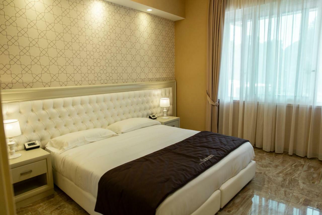 Aurum Suites Пескара Екстер'єр фото