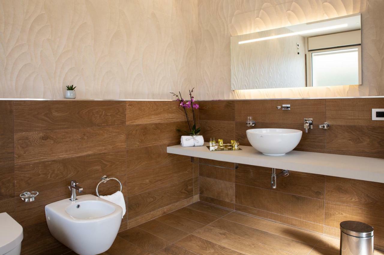 Aurum Suites Пескара Екстер'єр фото